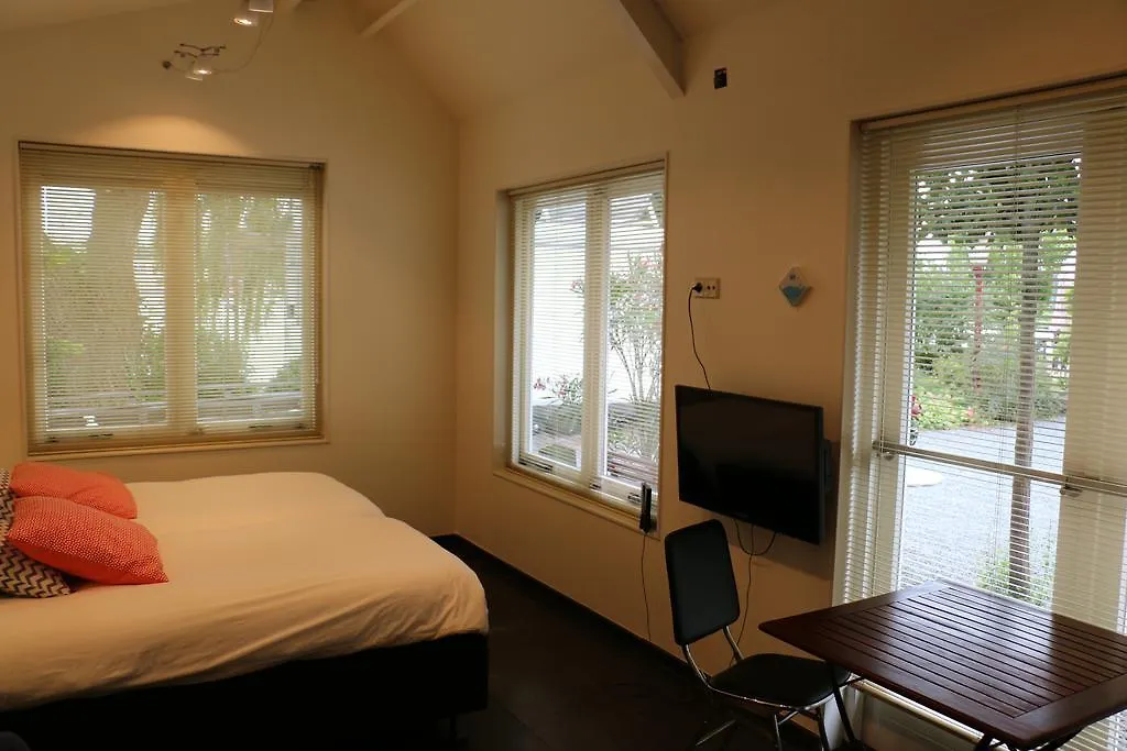 אמסטרדם B&B The Red House 0*,